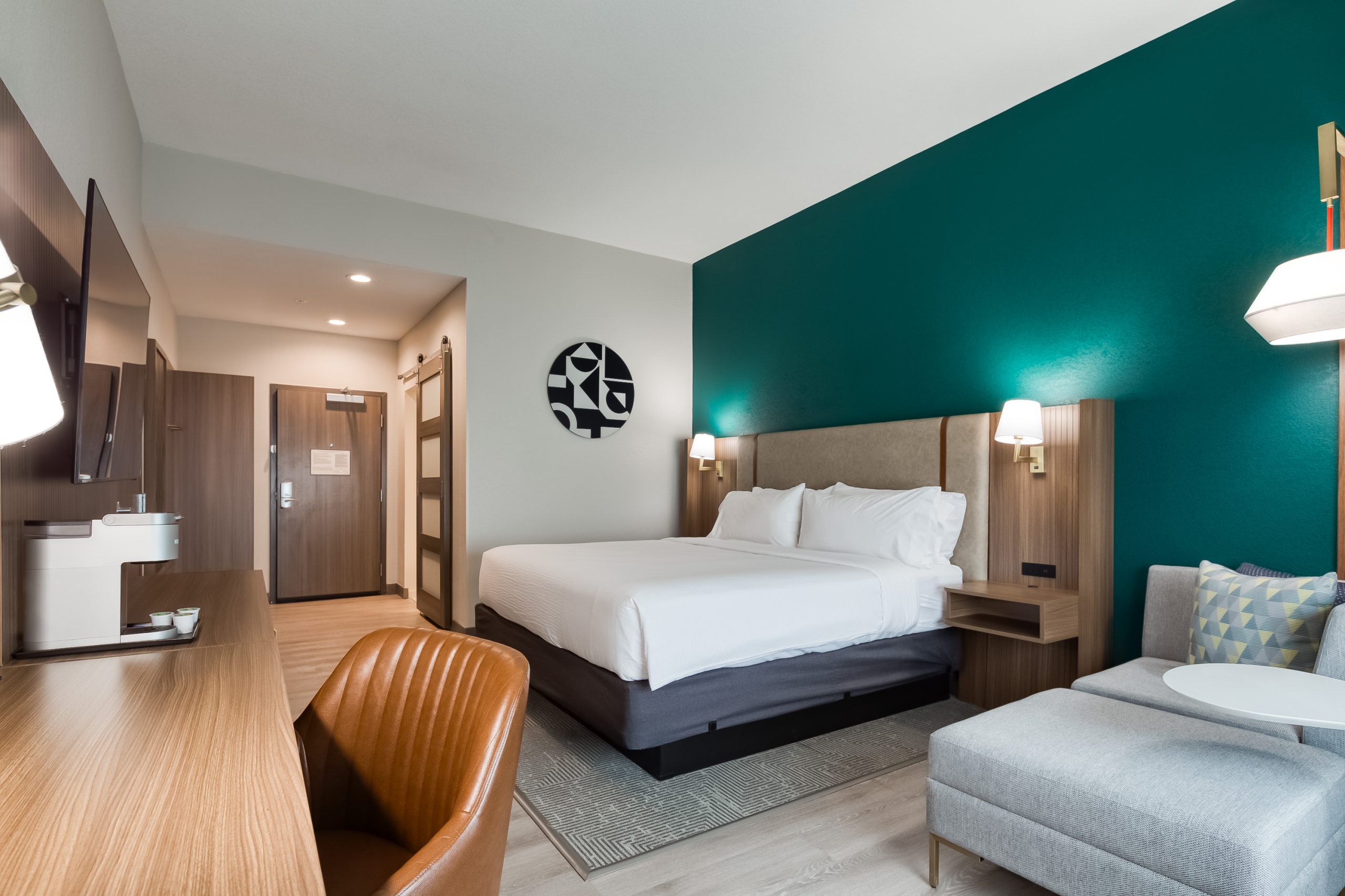 Stay And Park Nashville Airport holidayinnnashvilleairport.com